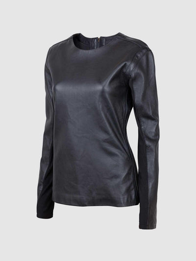 The Collarless Leather Shirt Jacket in Black is modern. It is designed for a trendy audience. This leather jacket for women is made from both sheep leather and cloth.